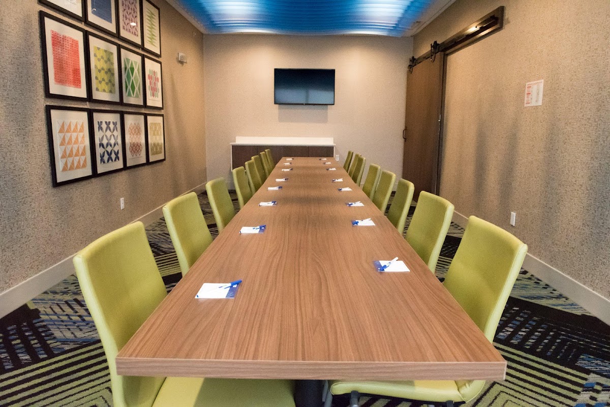 Holiday Inn Express & Suites Fort Wayne North by IHG photo 3