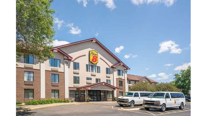 Super 8 by Wyndham Bloomington/Airport photo 3