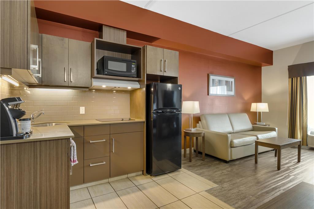 Best Western Plus Winnipeg West photo 2