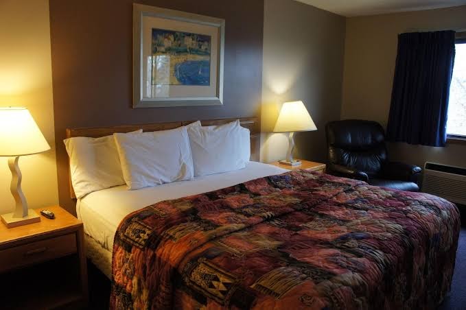Coratel Inn & Suites Maple Grove photo 2
