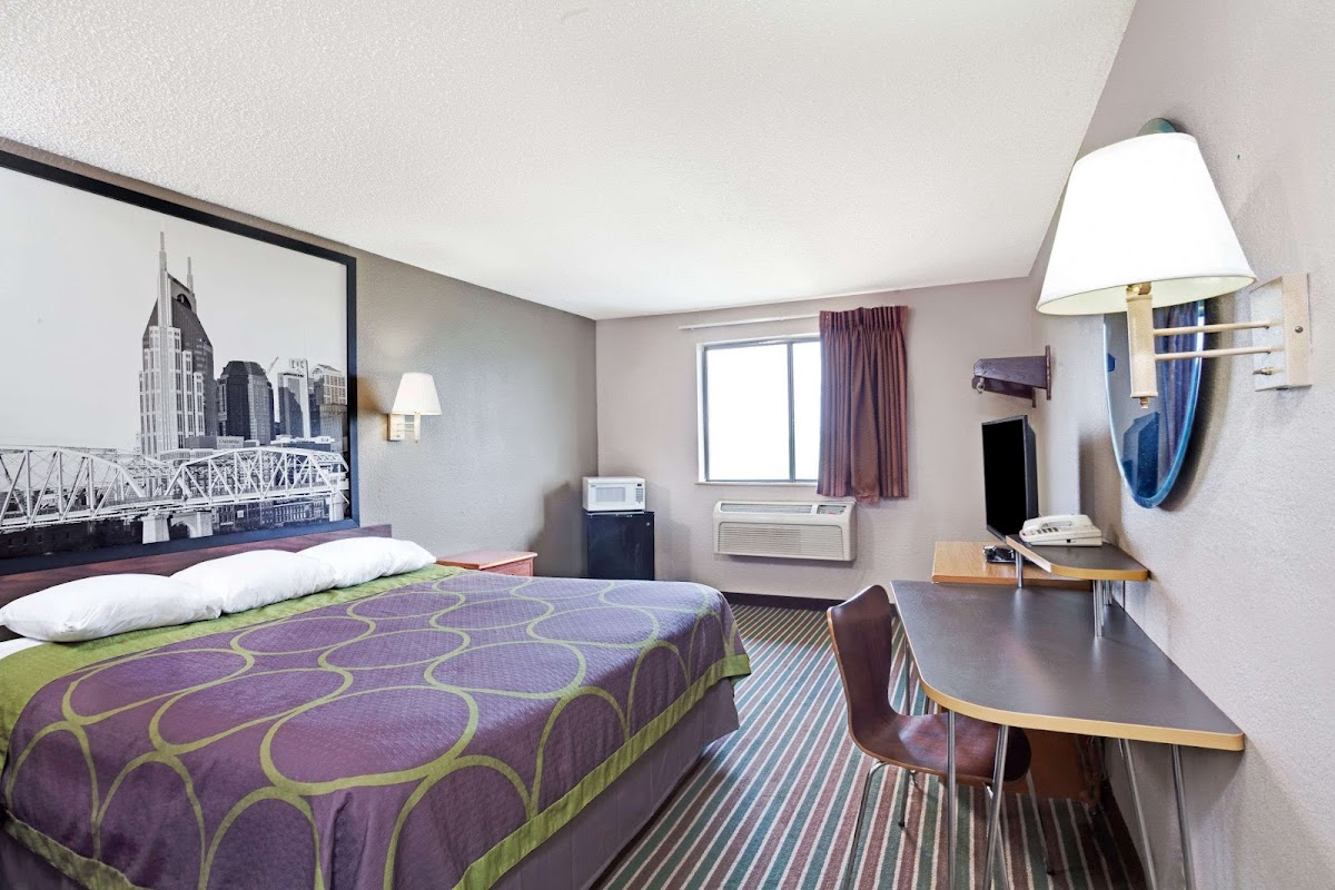 Super 8 by Wyndham Nashville/ Dntn/ Opryland Area photo 2