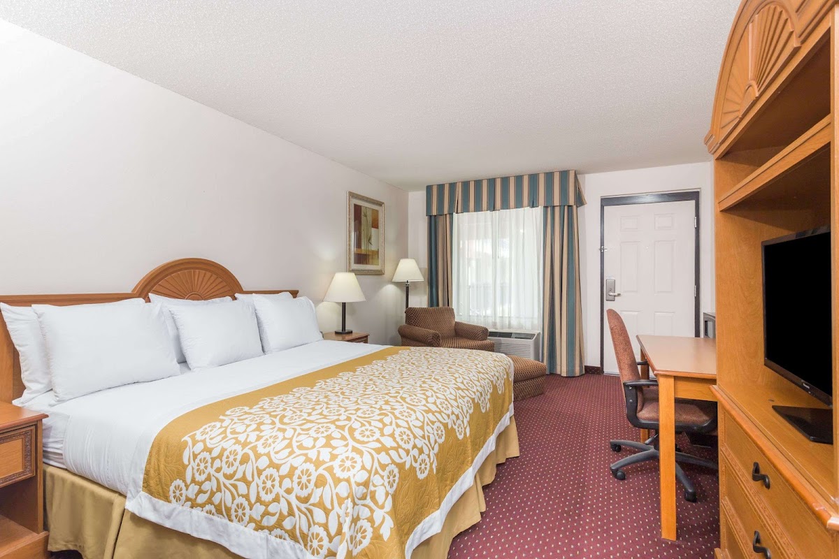 Days Inn by Wyndham Chiefland photo 2