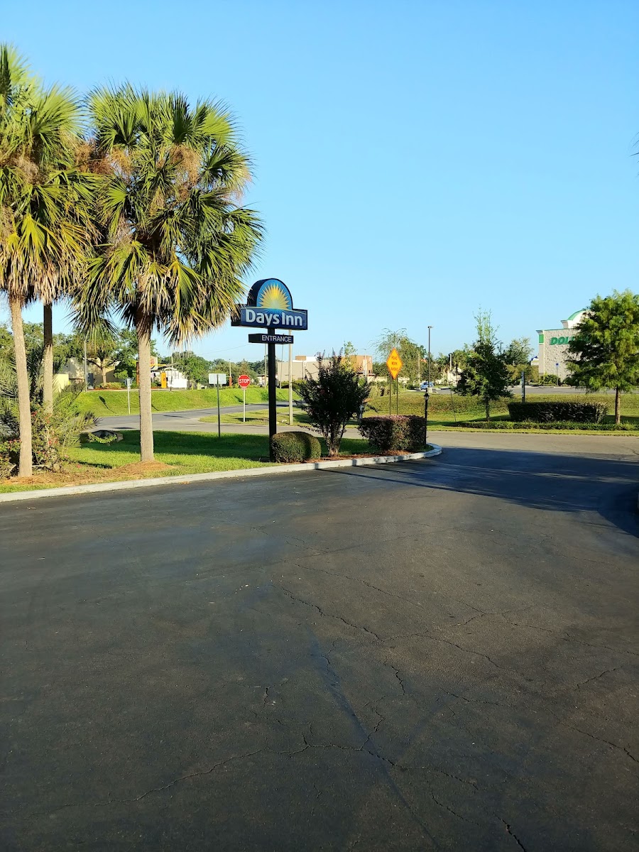 Days Inn by Wyndham Chiefland photo 3
