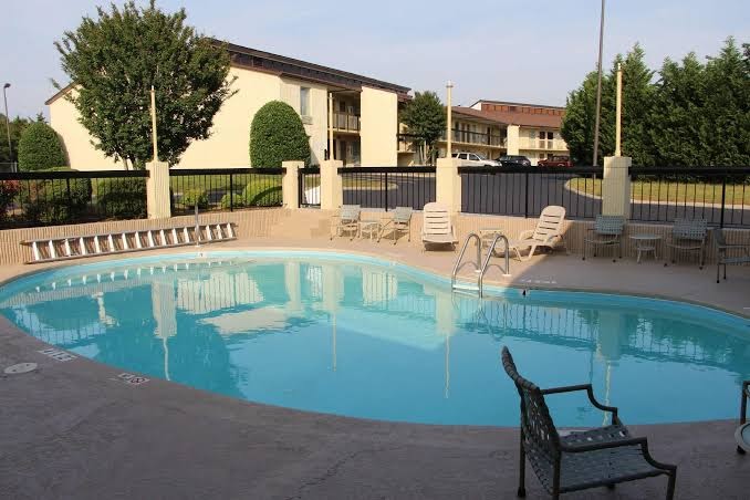 Red Roof Inn & Suites Monroe, NC photo 3