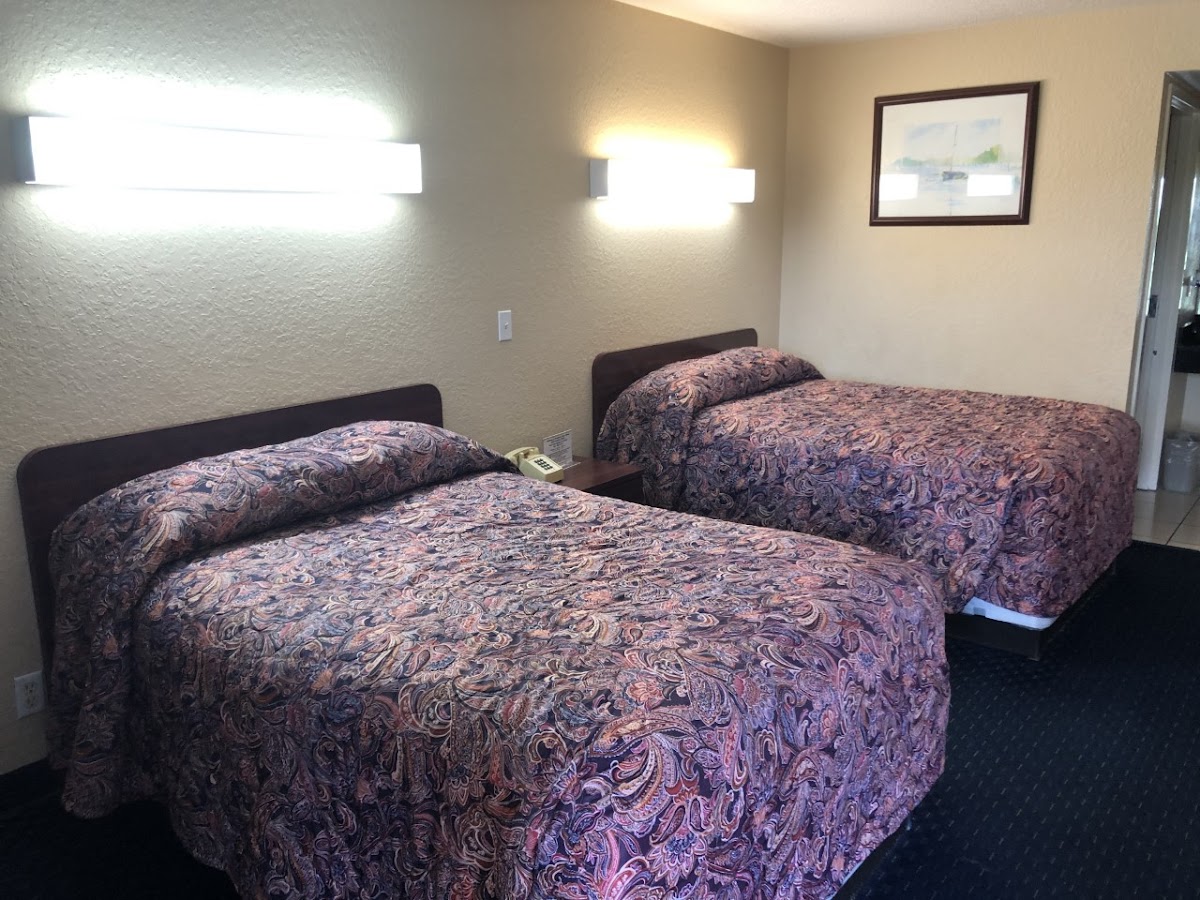 Southern Pines Motel photo 2