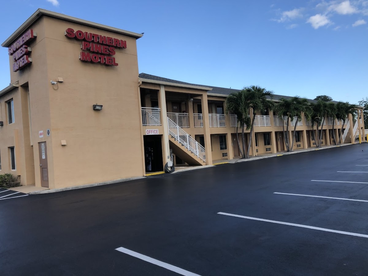 Southern Pines Motel photo 3