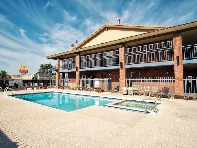 Claridge Inn