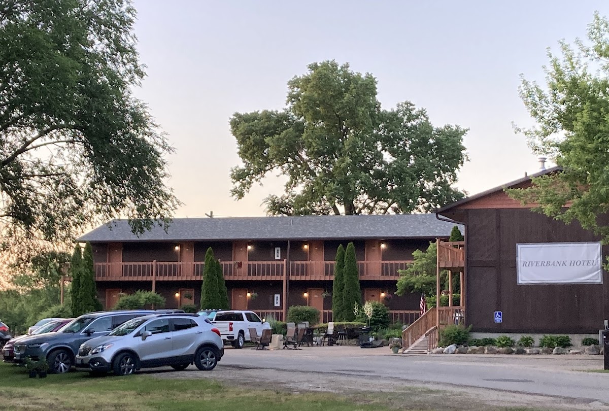 Henry Riverbank Hotel