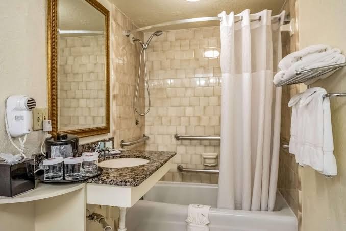 Clarion Inn & Suites Central Clearwater Beach photo 3
