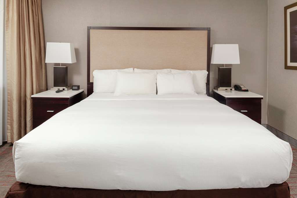 DoubleTree Suites by Hilton Hotel Dayton - Miamisburg photo 2