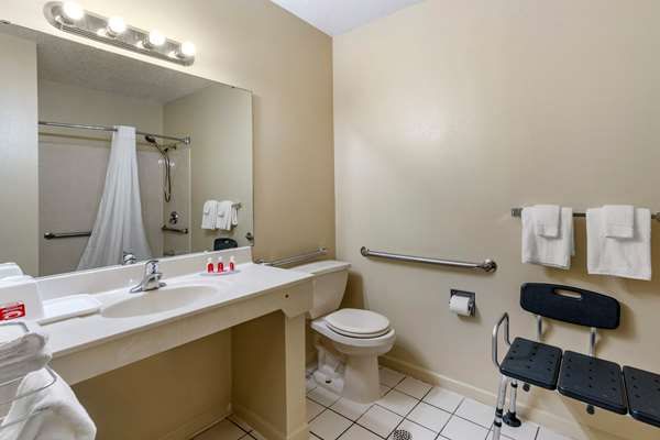 Econo Lodge Inn & Suites Granite City - St. Louis photo 3