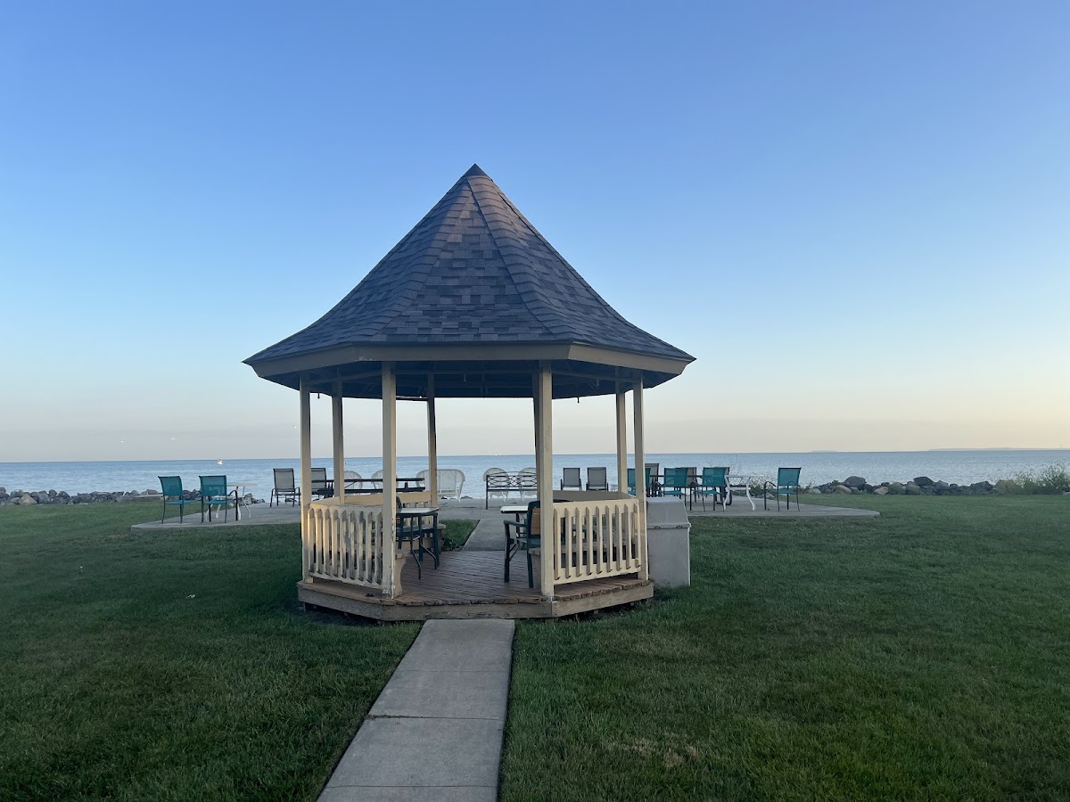 Clinton Inn & Suites