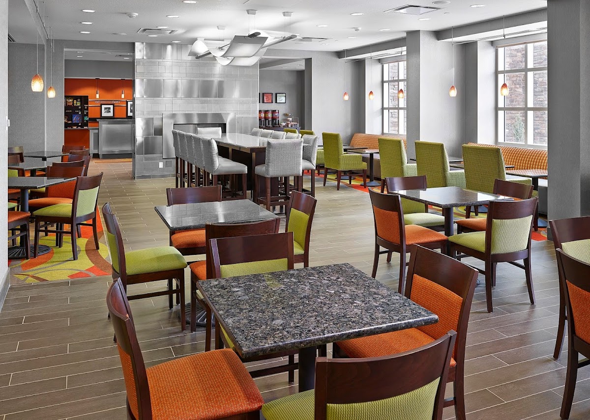 Hampton Inn by Hilton Calgary Airport North photo 2
