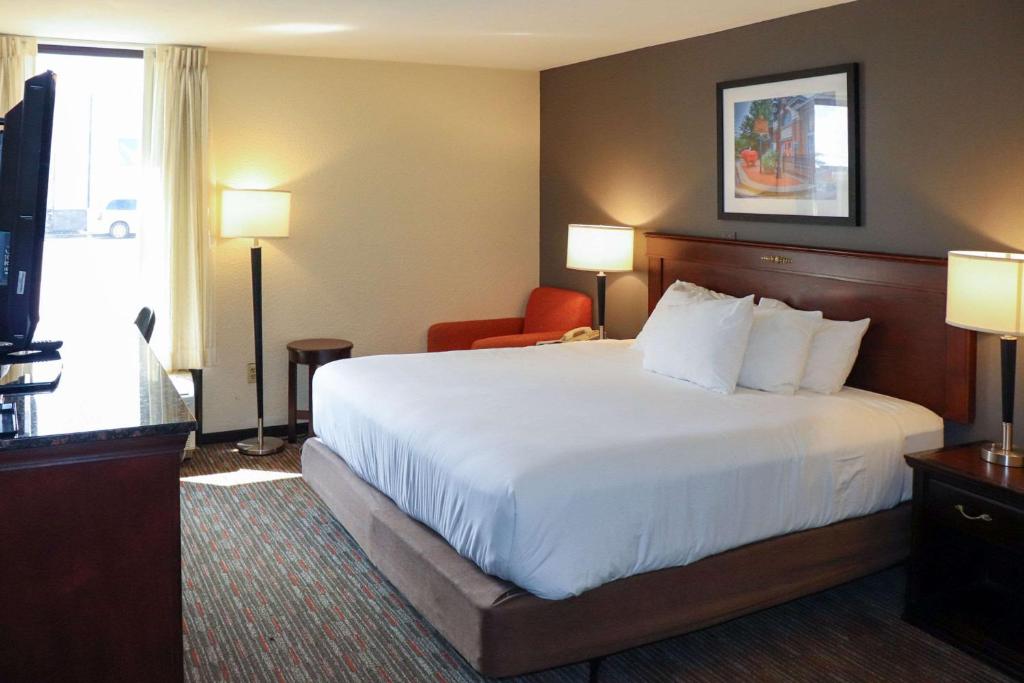 Mustang Inn & Suites photo 2