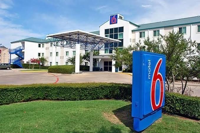 Motel 6 Irving, TX - DFW Airport North photo 2