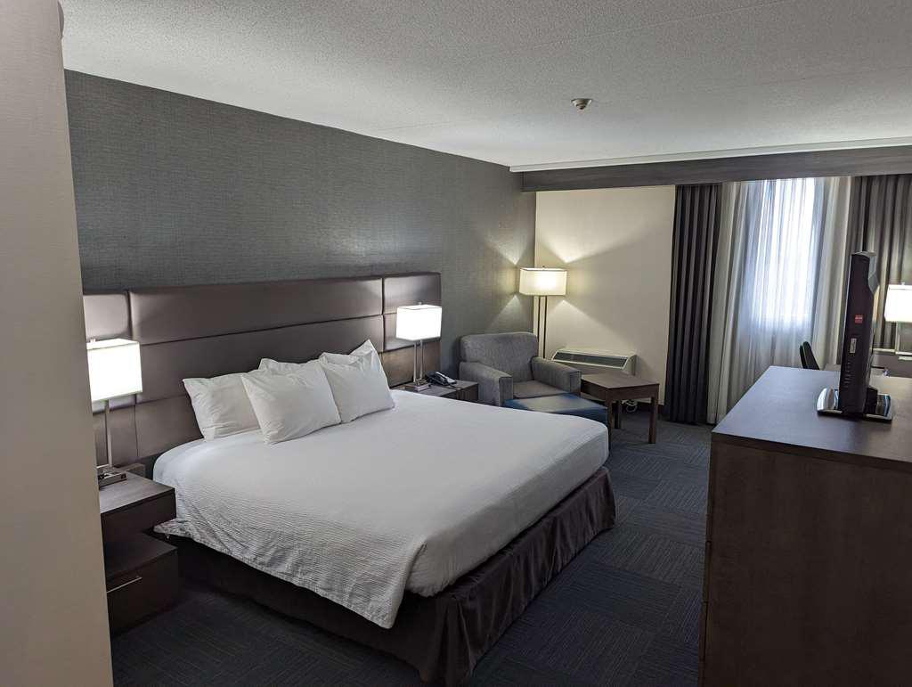 Best Western Plus Toronto Airport Hotel photo 2