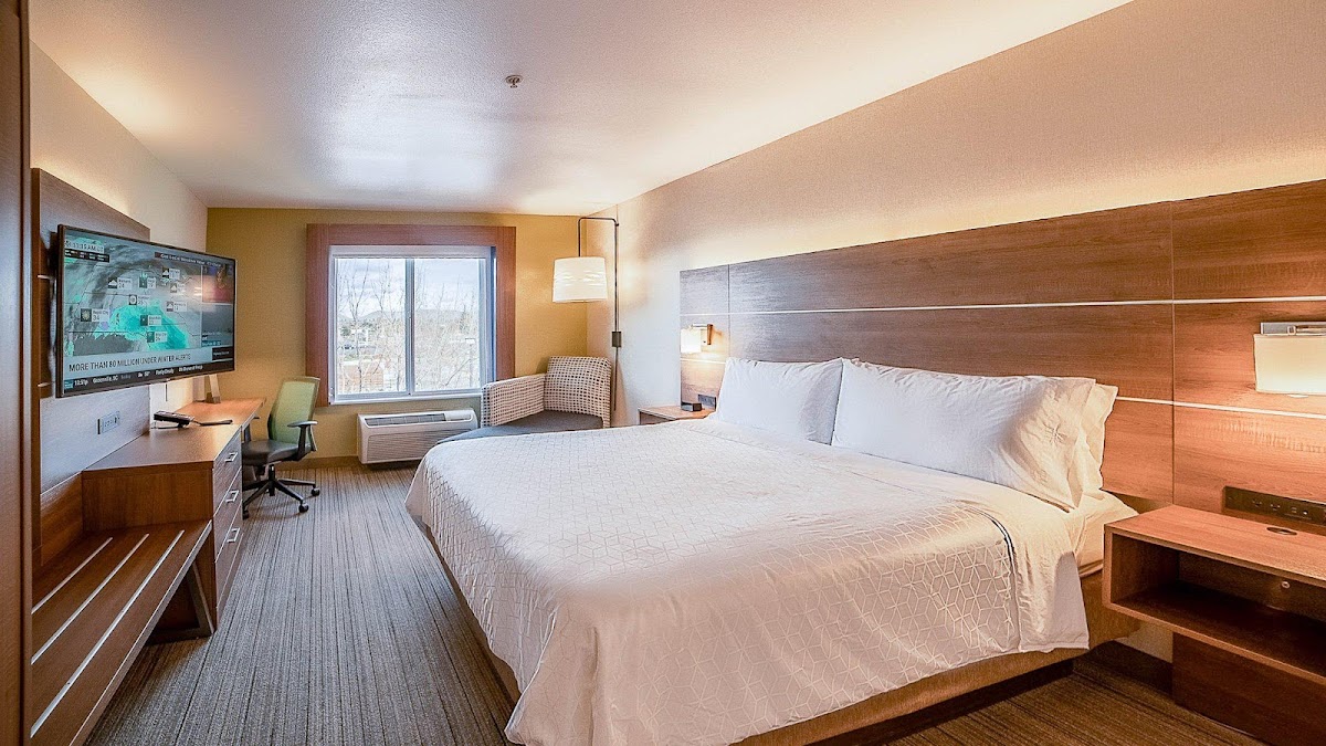Holiday Inn Express & Suites Porterville by IHG photo 2