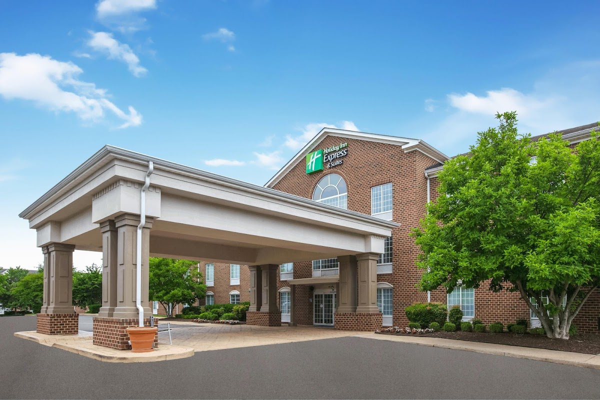 Holiday Inn Express & Suites Warrenton, an IHG Hotel