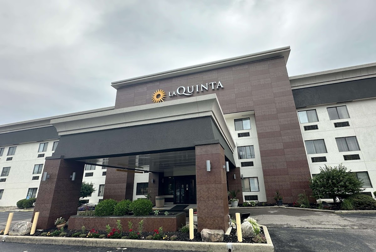 La Quinta Inn and Suites by Wyndham Cincinnati North photo 3