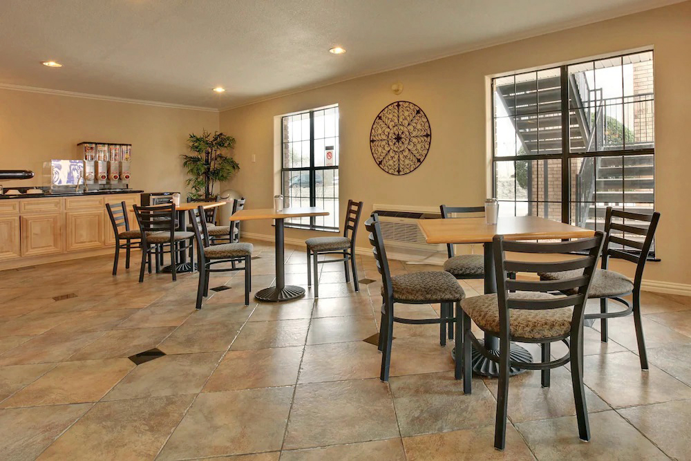 Scottish Inns DeSoto TX photo 3