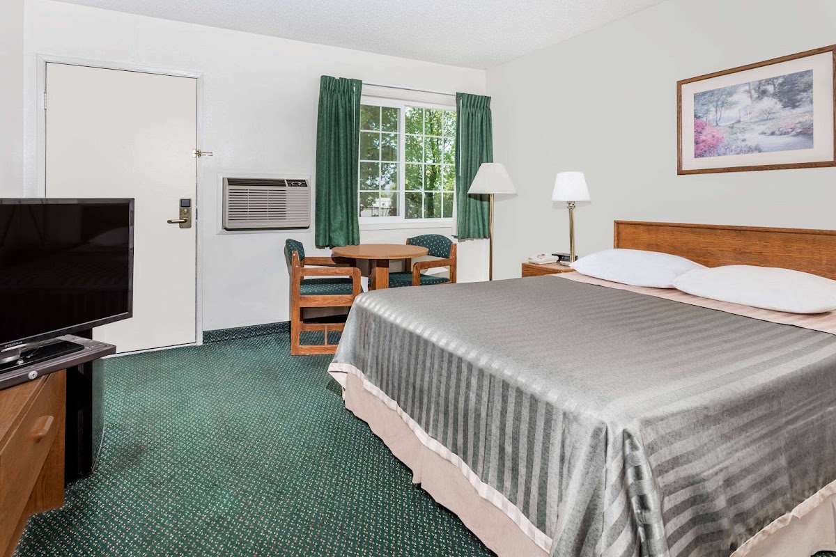 Travelodge by Wyndham Grants Pass photo 2
