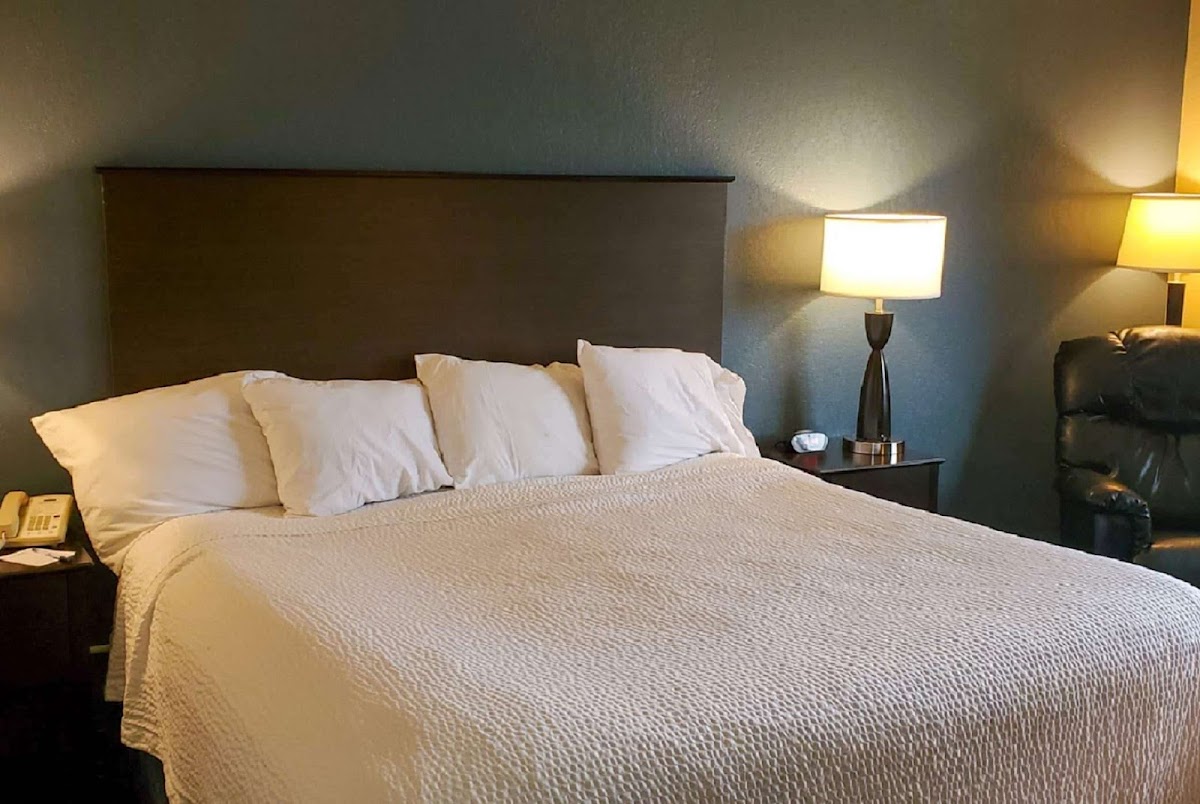 AmericInn by Wyndham Clear Lake photo 3