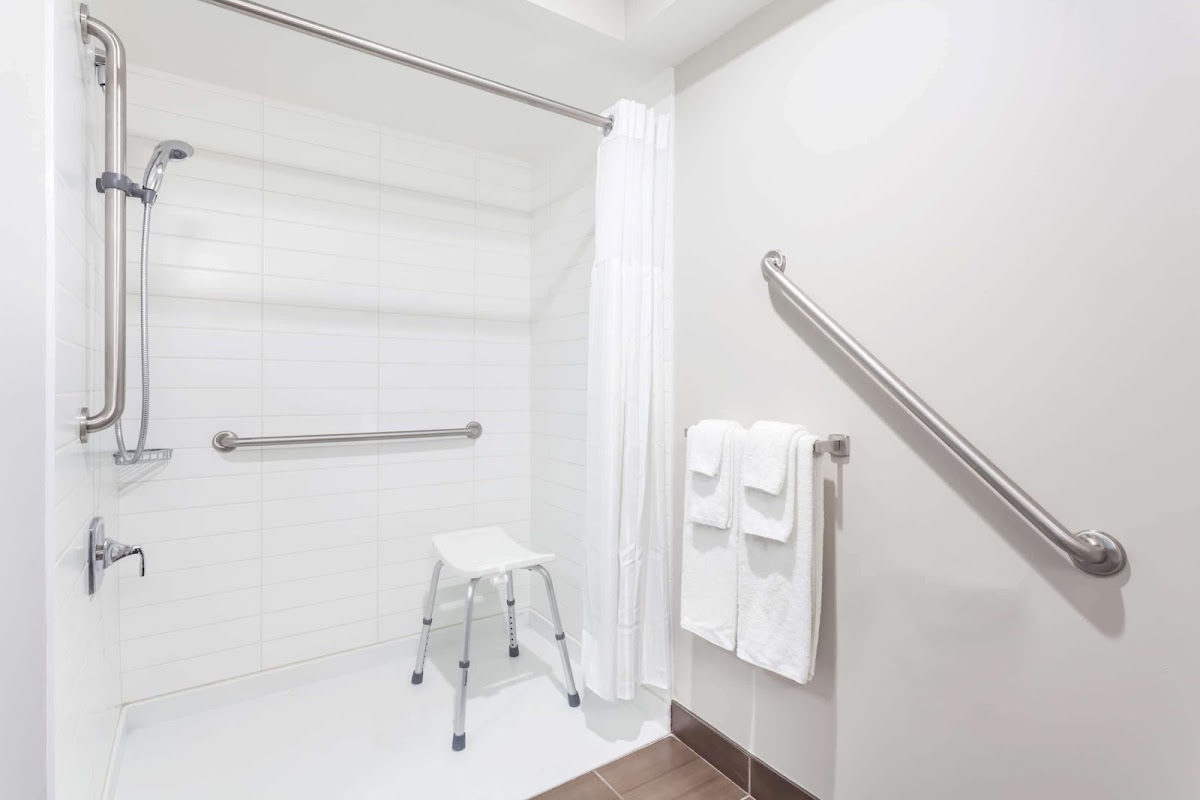 Microtel by Wyndham Casselman photo 3
