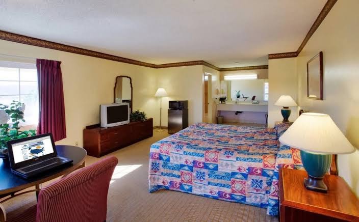 Anaheim Astoria Inn and Suites photo 2