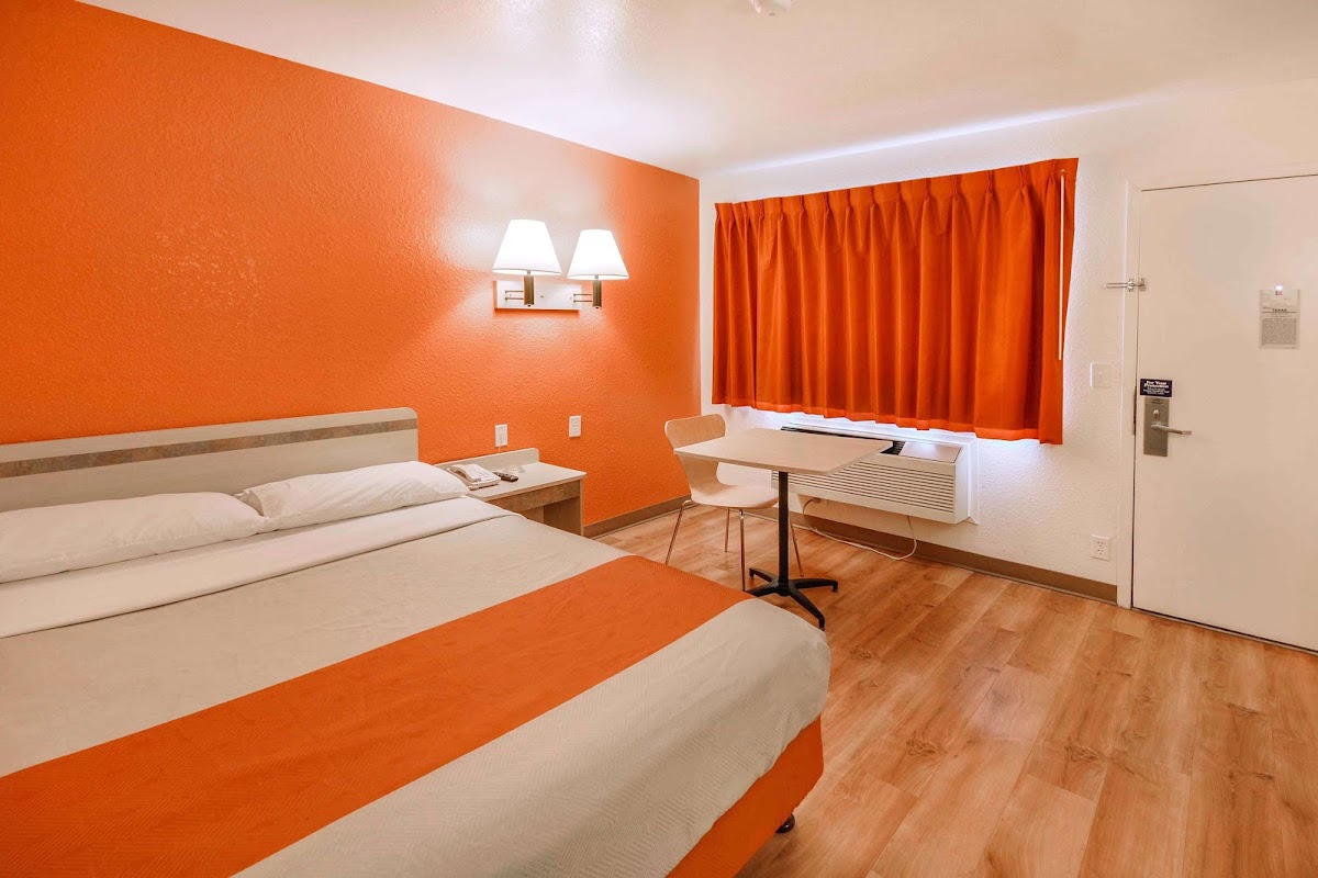 Motel 6 Huntsville, TX photo 2