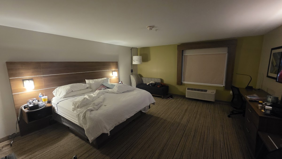 Holiday Inn Express & Suites Elkhart North by IHG photo 2