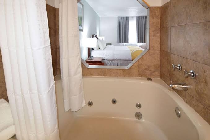 Quality Inn Alexis Rd photo 3