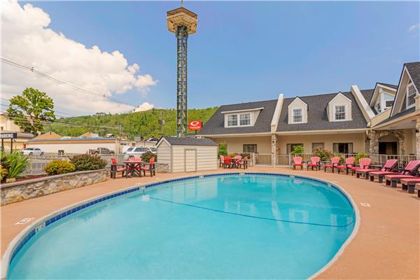 Econo Lodge Inn & Suites Gatlinburg at the Convention Center photo 3