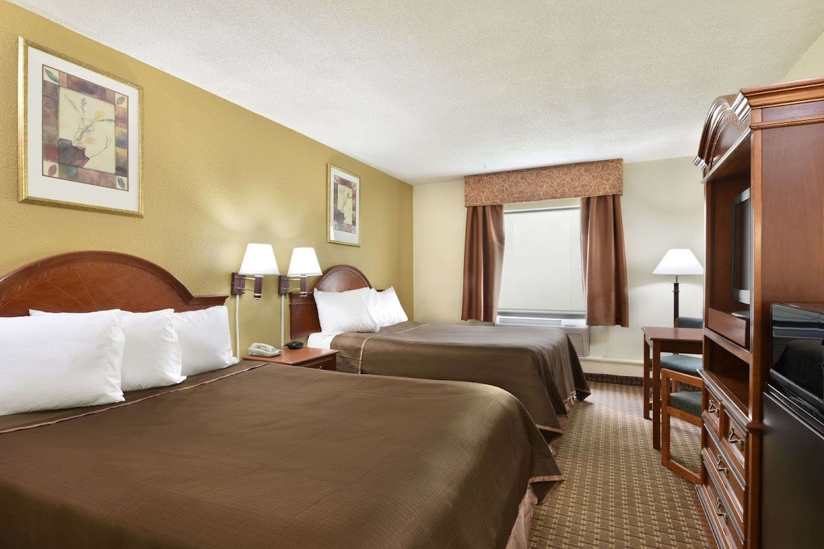 Howard Johnson by Wyndham Allentown Dorney Hotel & Suites photo 2