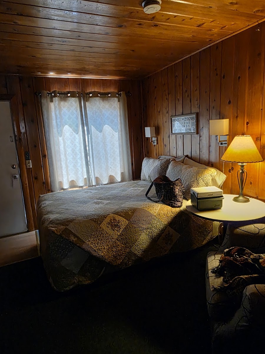 Sleepy Pines Motel photo 2