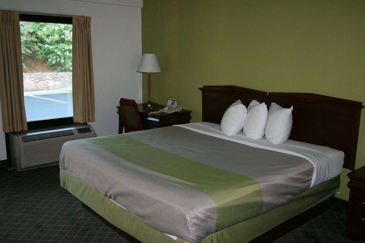 Travelodge by Wyndham Roanoke photo 2