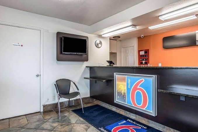 Motel 6 Janesville, WI photo 3