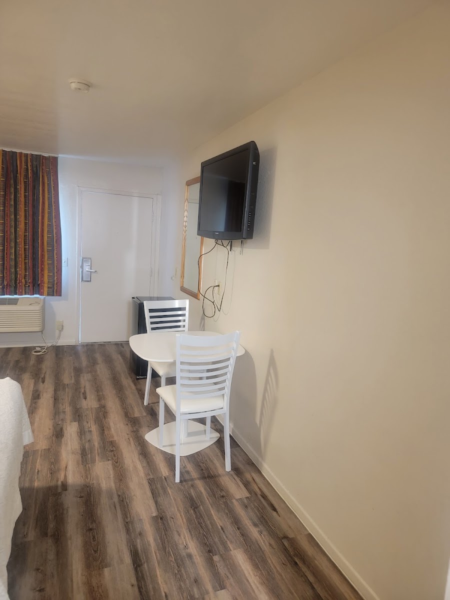 Best Economy Inn & Suites photo 3