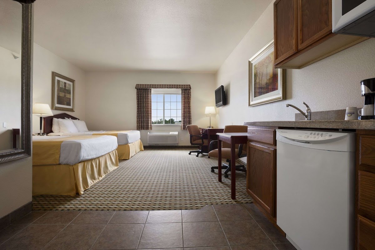 Days Inn & Suites by Wyndham Columbus NE photo 2