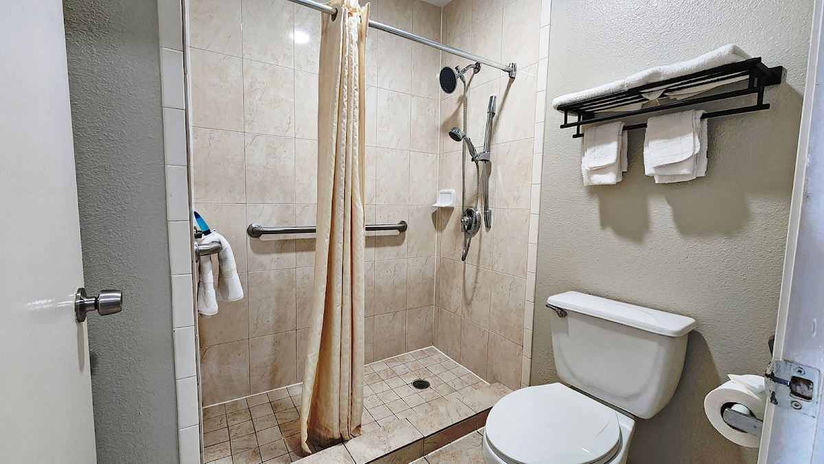 Scottish Inns & Suites Wharton,TX photo 3