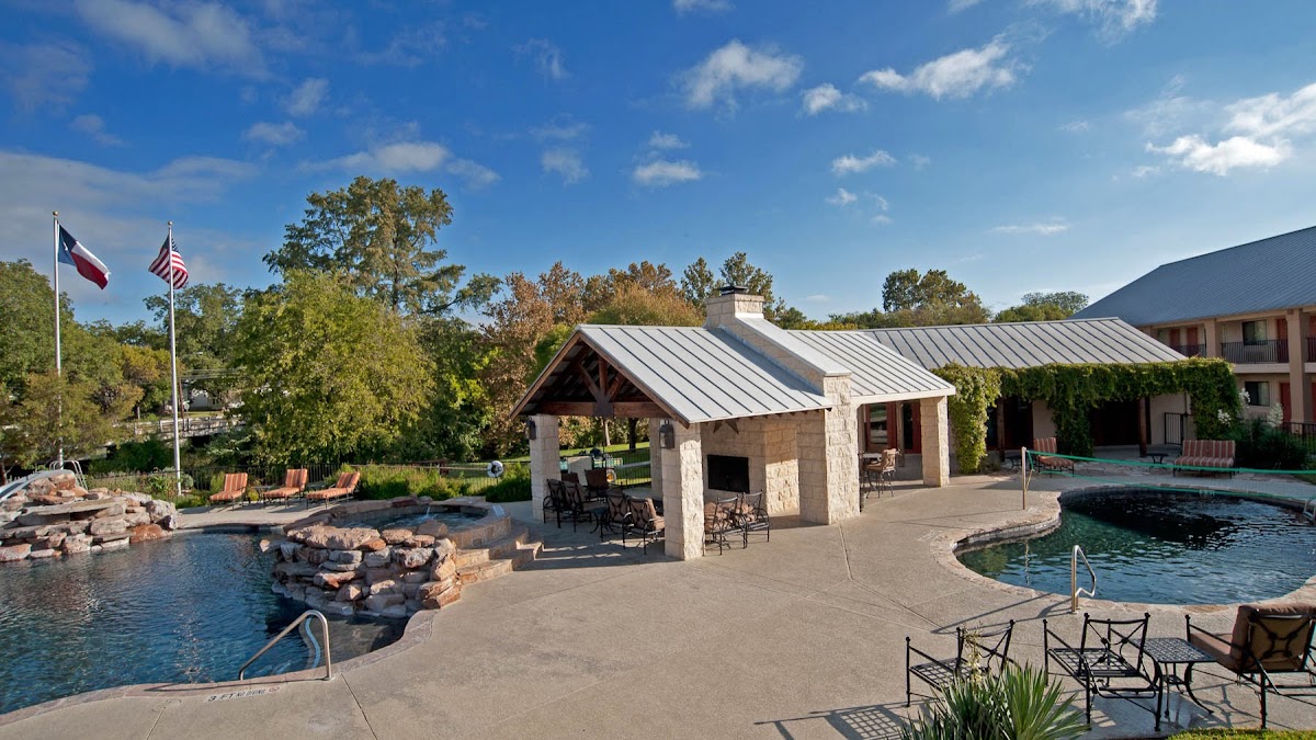 Fredericksburg Inn & Suites