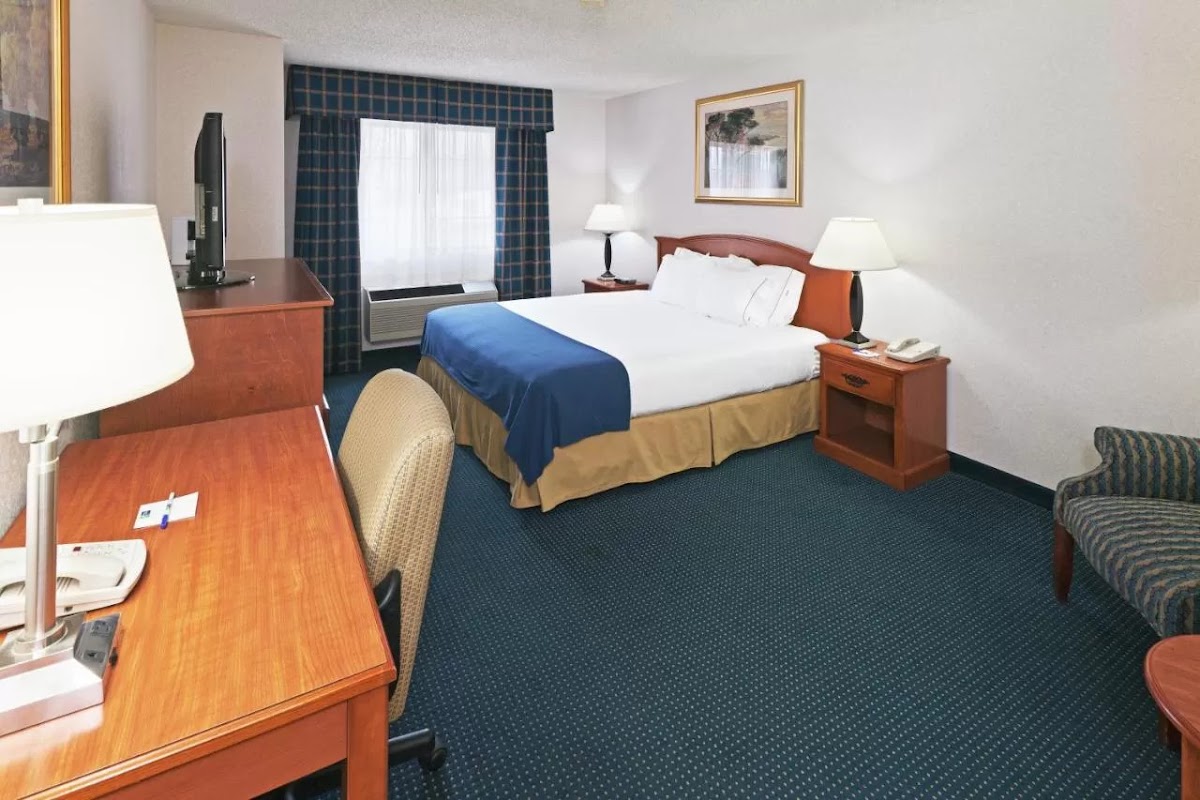 Ramada by Wyndham Santa Fe photo 2