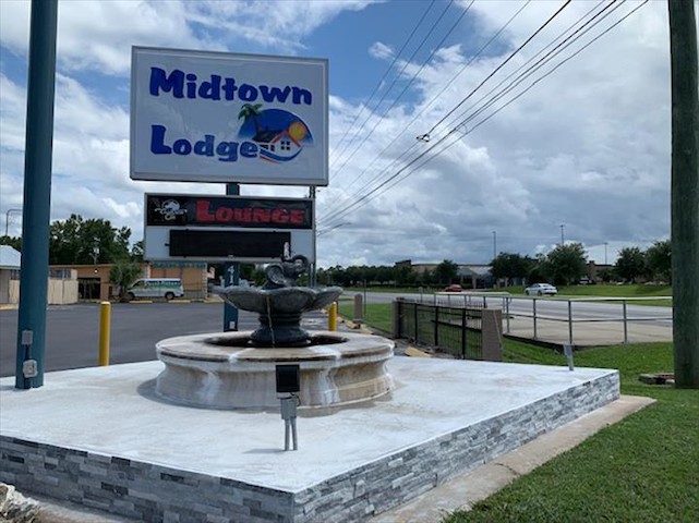 Midtown Lodge & Golden Ox Lounge