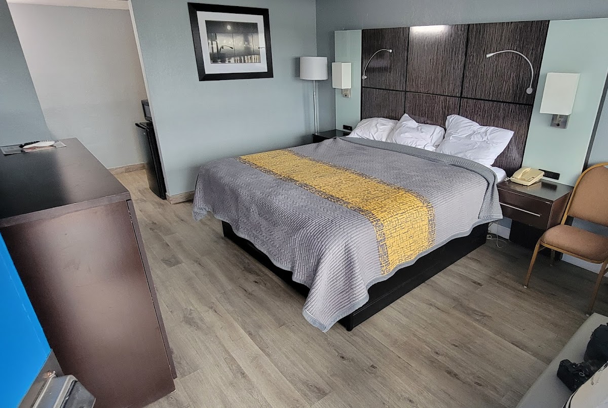 Midtown Lodge & Golden Ox Lounge photo 2
