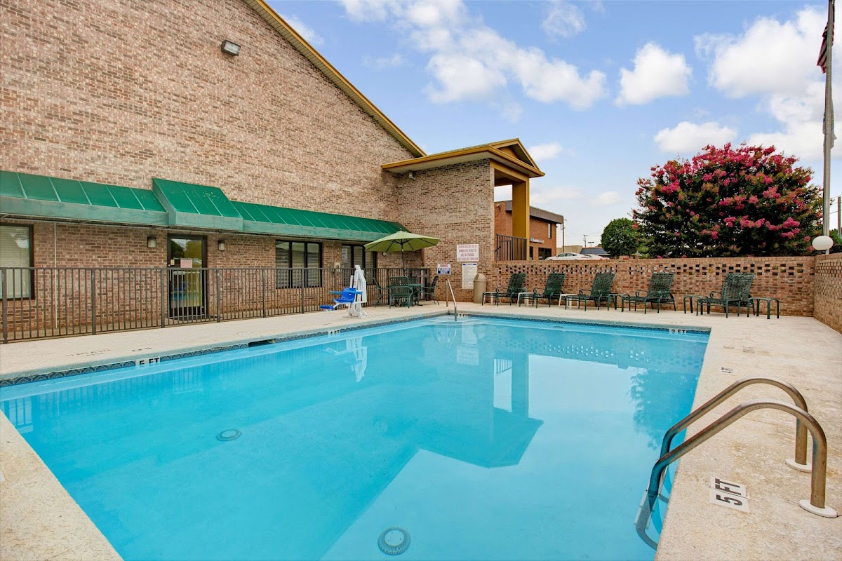 Days Inn by Wyndham Conover-Hickory photo 3