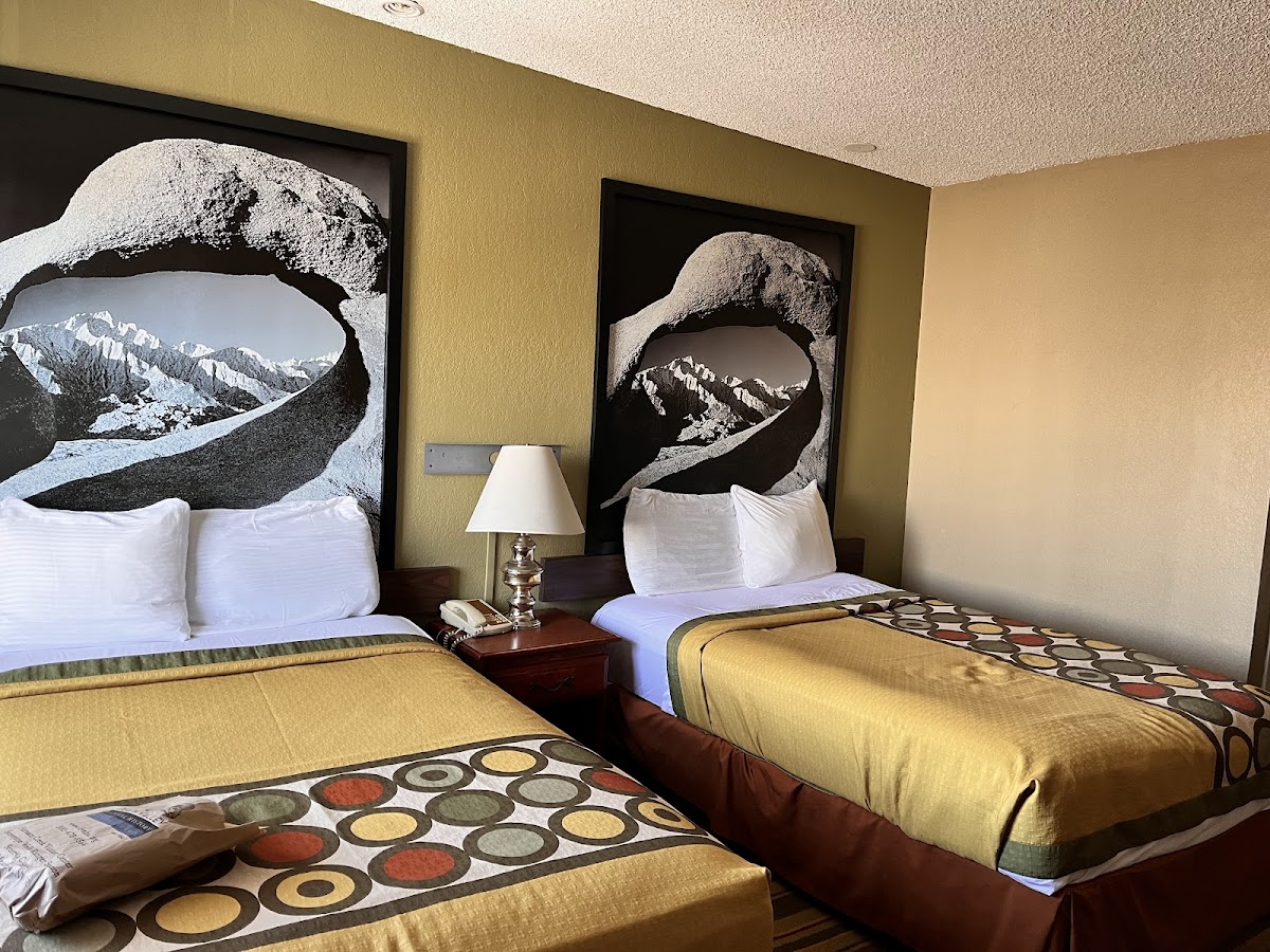 Super 8 by Wyndham Ridgecrest photo 2