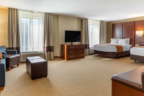 Comfort Suites Lancaster Amish Country photo 2