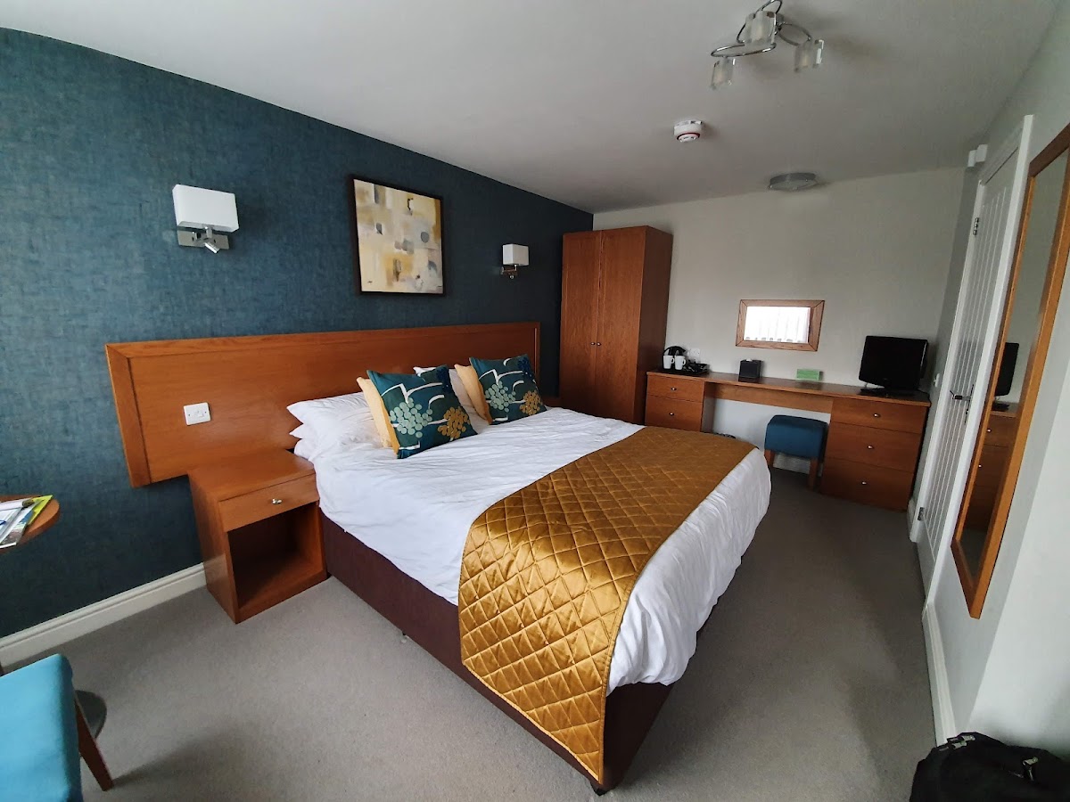 Bala Lake Hotel and Activity Base photo 2
