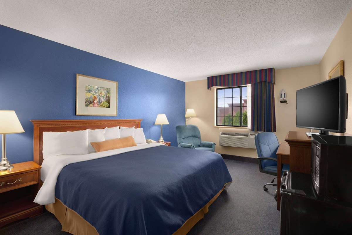 Days Inn by Wyndham Keene NH photo 2