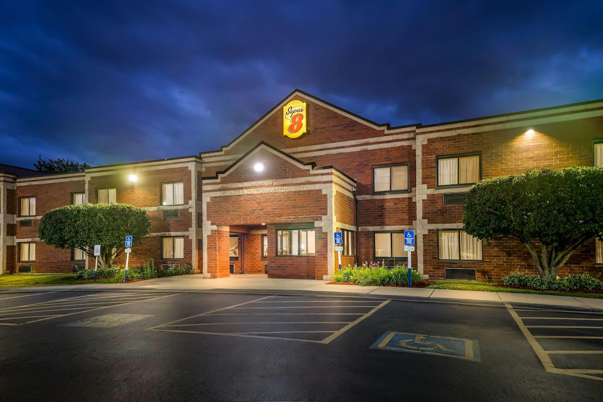 Super 8 by Wyndham Elgin