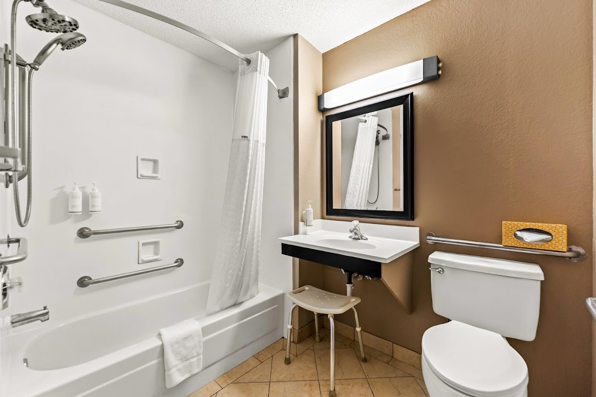 Super 8 by Wyndham Elgin photo 3